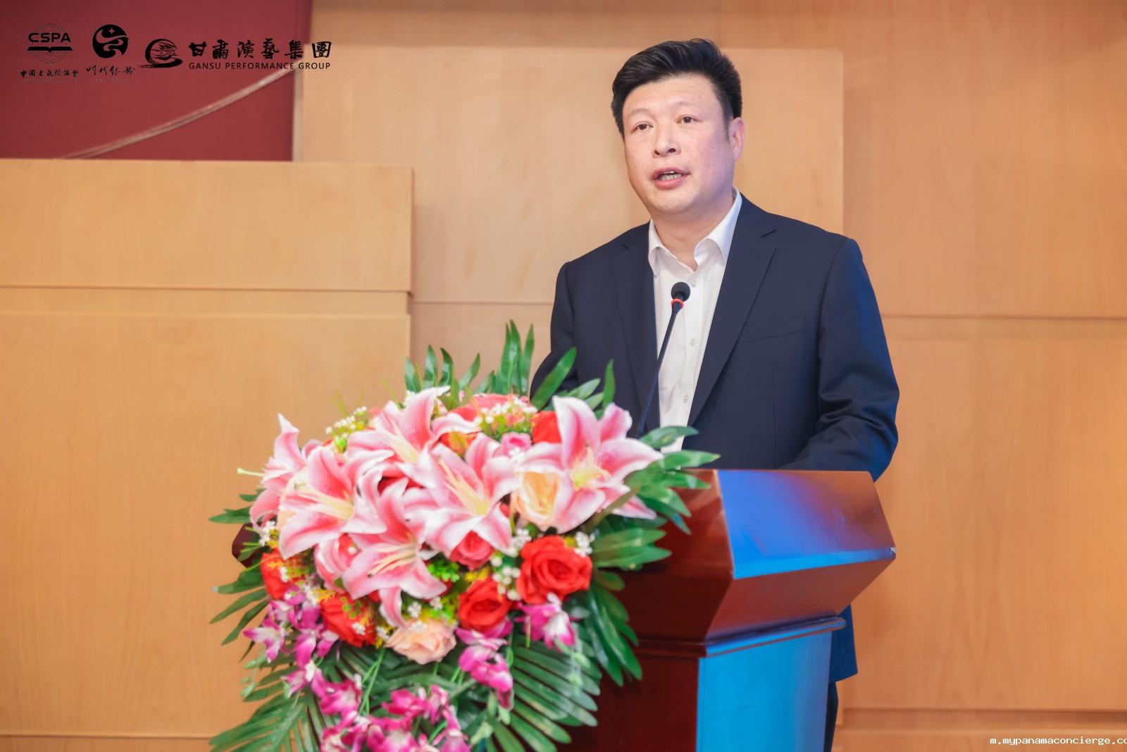 甘肃省演艺集团文旅公司党总支书记、总经理张洪田先生作“敦煌银龄美育星光盛典”活动推介.jpg
